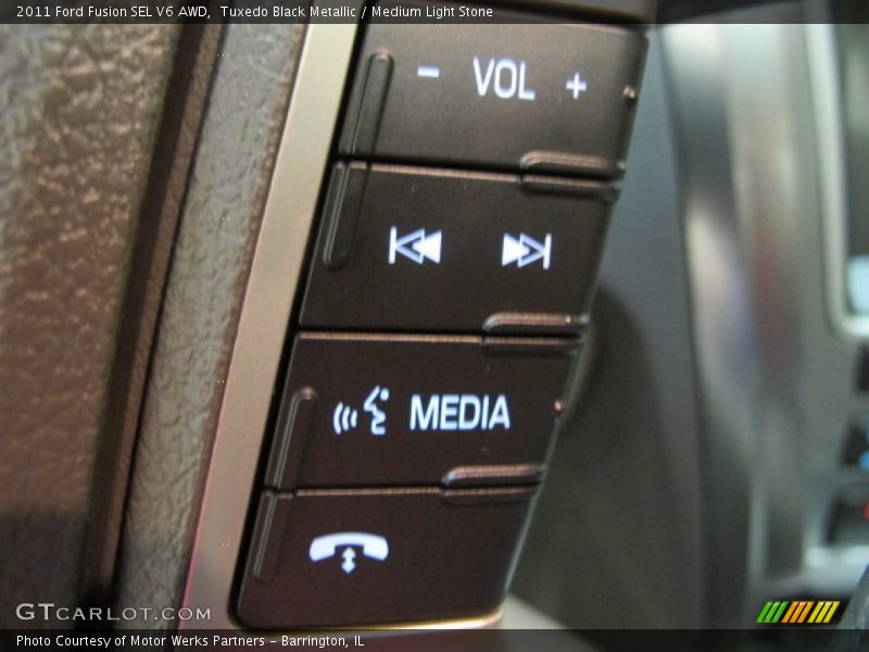 Controls of 2011 Fusion SEL V6 AWD