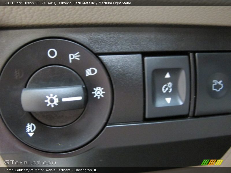 Controls of 2011 Fusion SEL V6 AWD