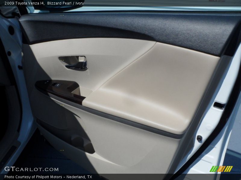 Blizzard Pearl / Ivory 2009 Toyota Venza I4