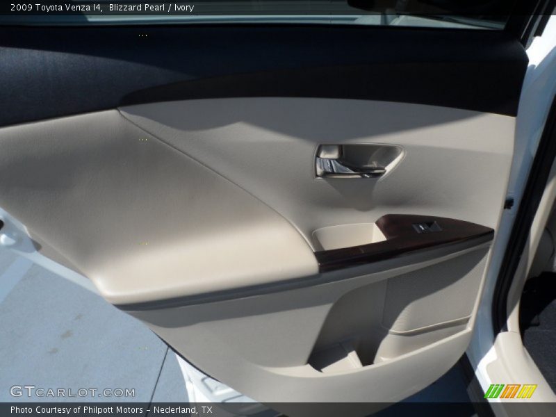 Blizzard Pearl / Ivory 2009 Toyota Venza I4