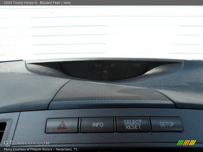 Blizzard Pearl / Ivory 2009 Toyota Venza I4