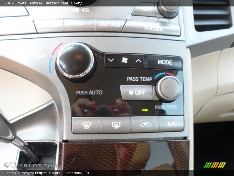 Blizzard Pearl / Ivory 2009 Toyota Venza I4