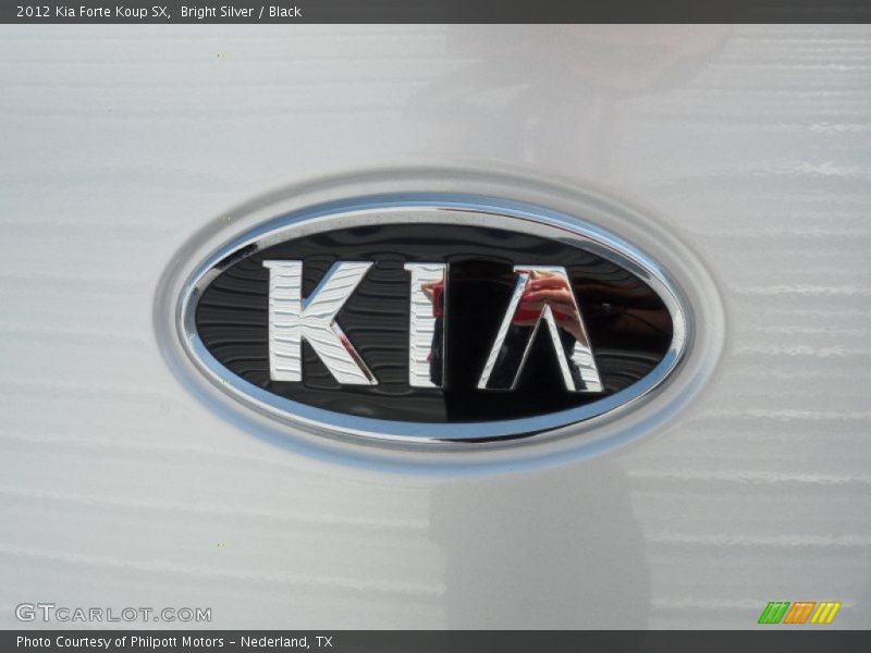 Bright Silver / Black 2012 Kia Forte Koup SX