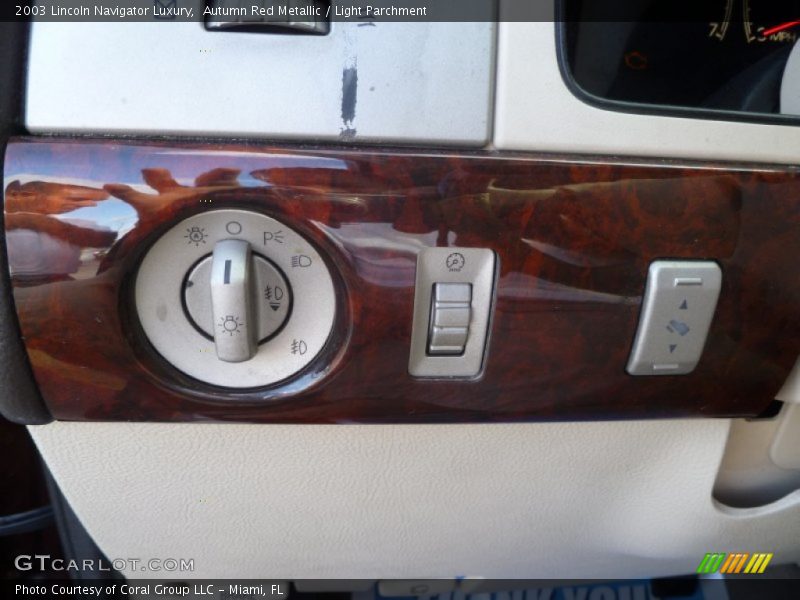 Autumn Red Metallic / Light Parchment 2003 Lincoln Navigator Luxury