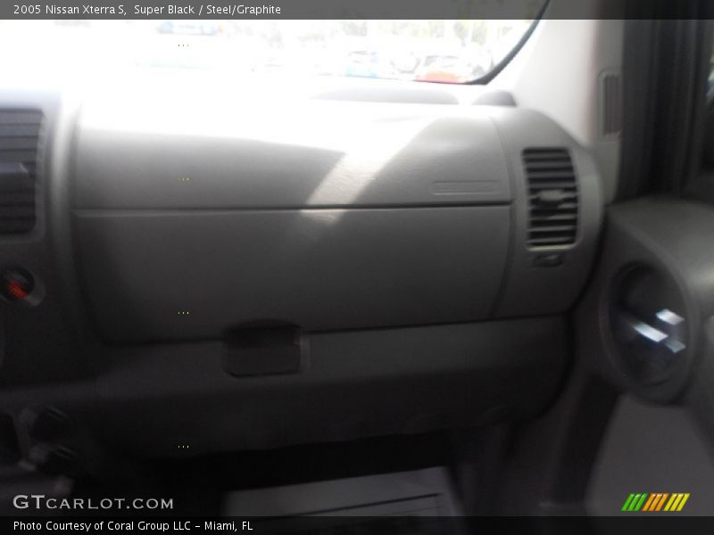 Super Black / Steel/Graphite 2005 Nissan Xterra S