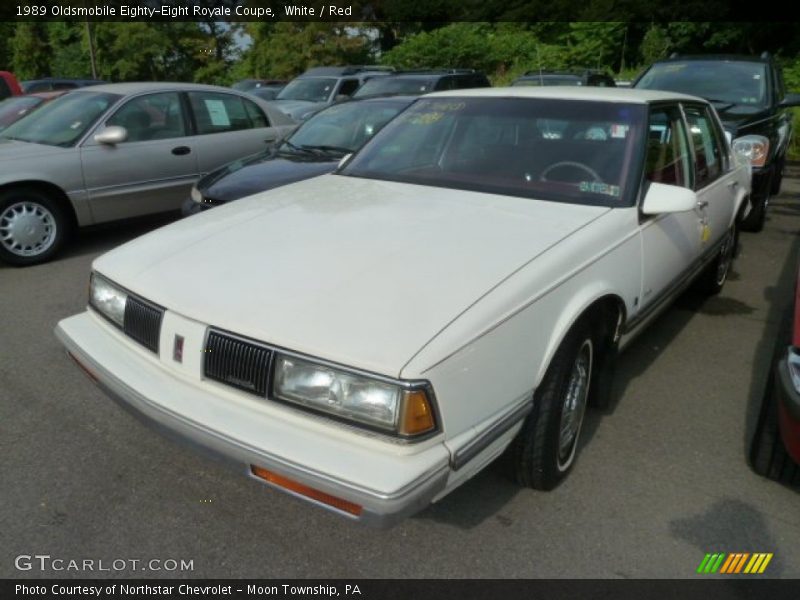 Front 3/4 View of 1989 Eighty-Eight Royale Coupe