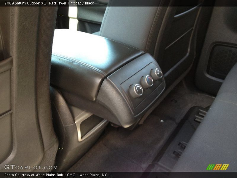 Red Jewel Tintcoat / Black 2009 Saturn Outlook XE