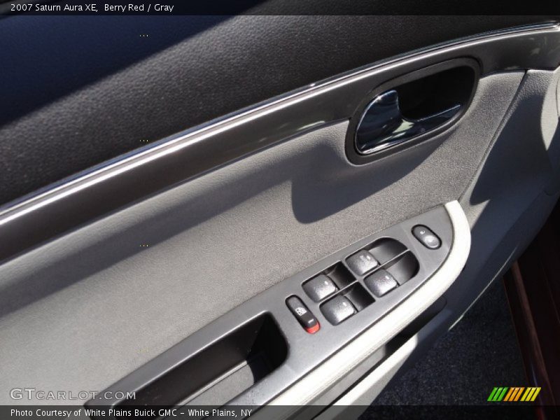 Berry Red / Gray 2007 Saturn Aura XE