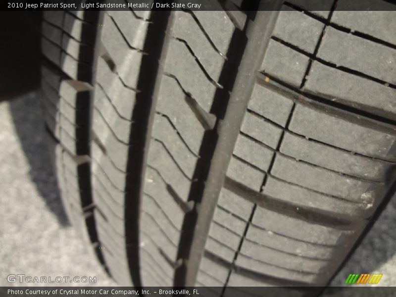 Light Sandstone Metallic / Dark Slate Gray 2010 Jeep Patriot Sport