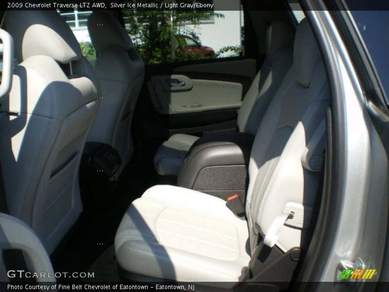 Silver Ice Metallic / Light Gray/Ebony 2009 Chevrolet Traverse LTZ AWD