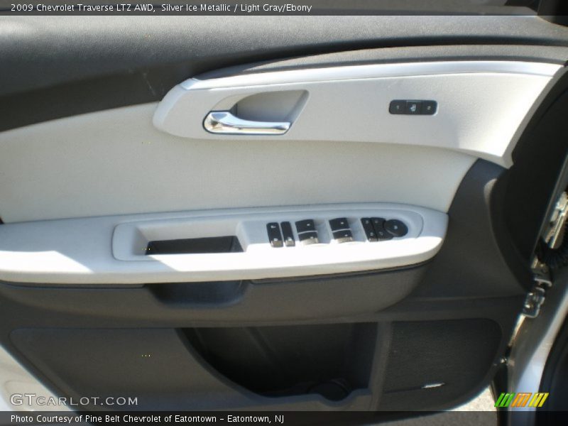 Silver Ice Metallic / Light Gray/Ebony 2009 Chevrolet Traverse LTZ AWD