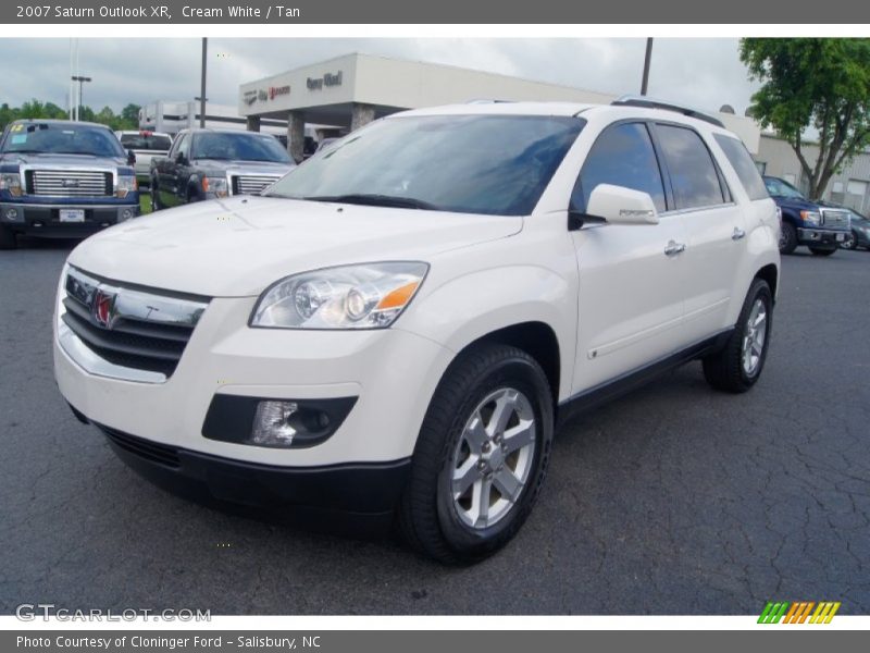 Cream White / Tan 2007 Saturn Outlook XR