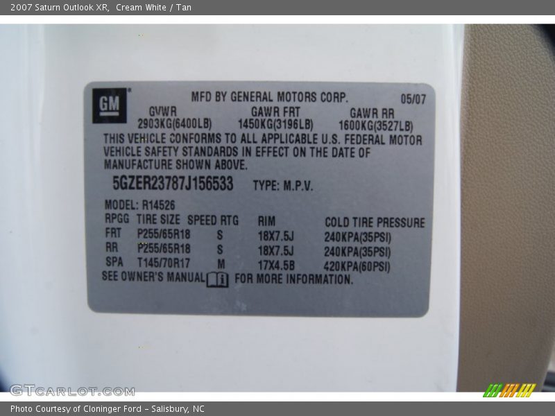 Cream White / Tan 2007 Saturn Outlook XR