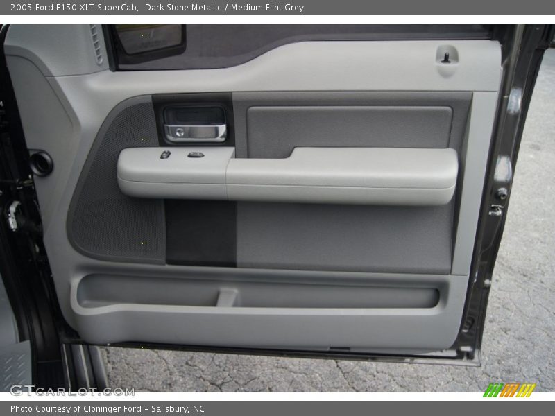 Dark Stone Metallic / Medium Flint Grey 2005 Ford F150 XLT SuperCab