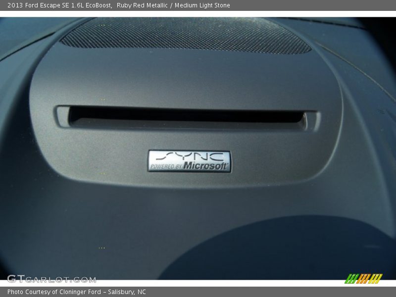 Ruby Red Metallic / Medium Light Stone 2013 Ford Escape SE 1.6L EcoBoost