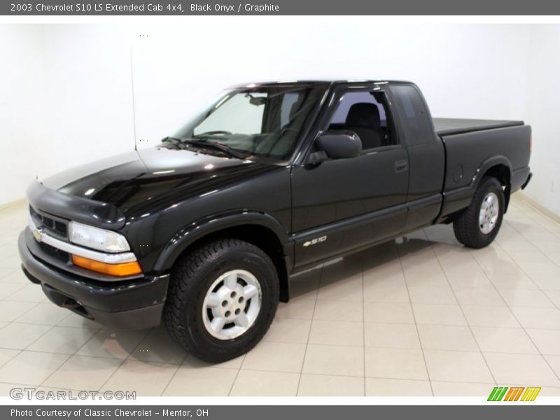 Black Onyx / Graphite 2003 Chevrolet S10 LS Extended Cab 4x4