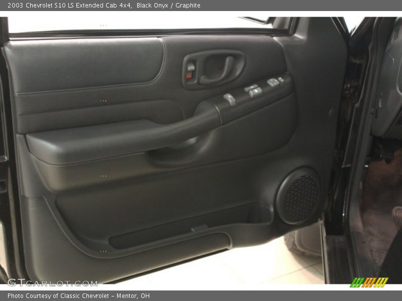 Black Onyx / Graphite 2003 Chevrolet S10 LS Extended Cab 4x4