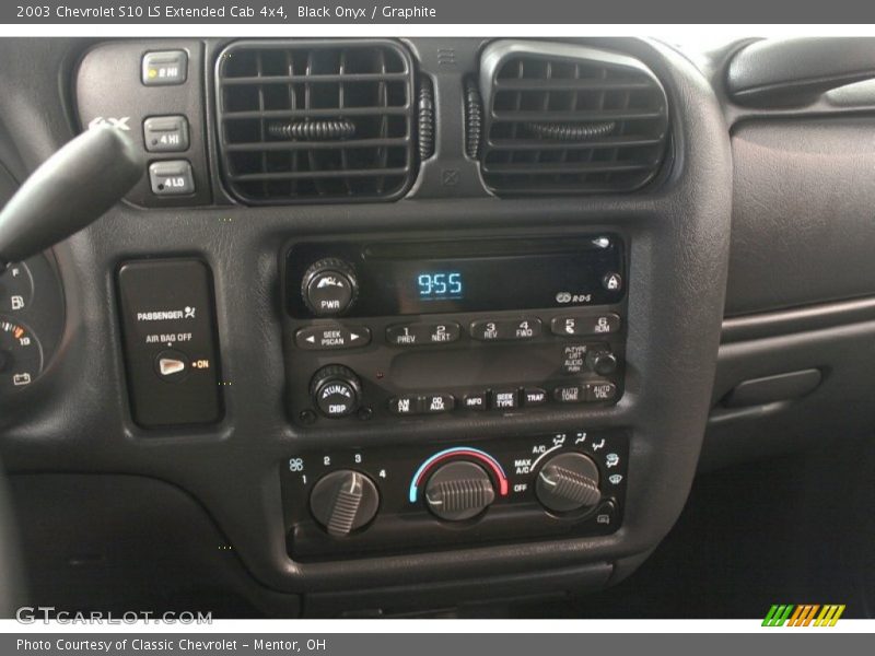 Black Onyx / Graphite 2003 Chevrolet S10 LS Extended Cab 4x4