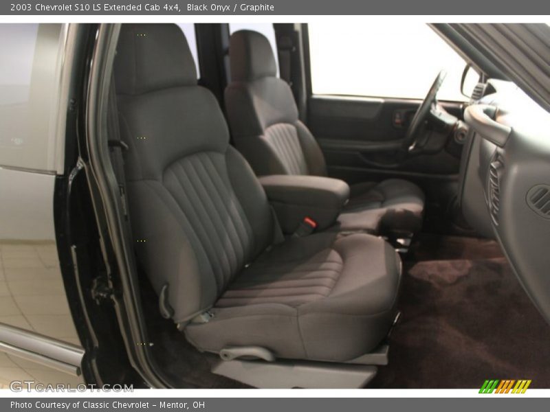 Black Onyx / Graphite 2003 Chevrolet S10 LS Extended Cab 4x4