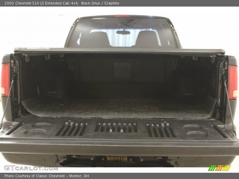 Black Onyx / Graphite 2003 Chevrolet S10 LS Extended Cab 4x4