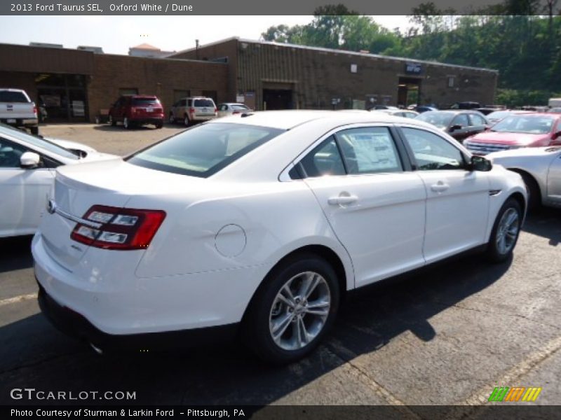 Oxford White / Dune 2013 Ford Taurus SEL