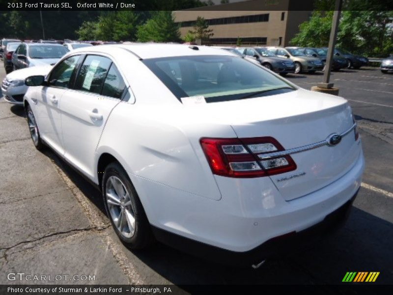 Oxford White / Dune 2013 Ford Taurus SEL