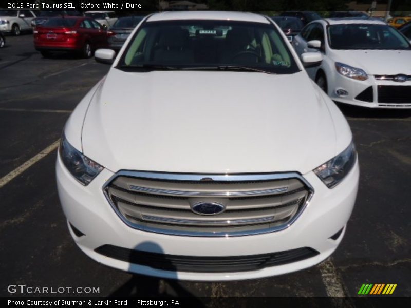 Oxford White / Dune 2013 Ford Taurus SEL