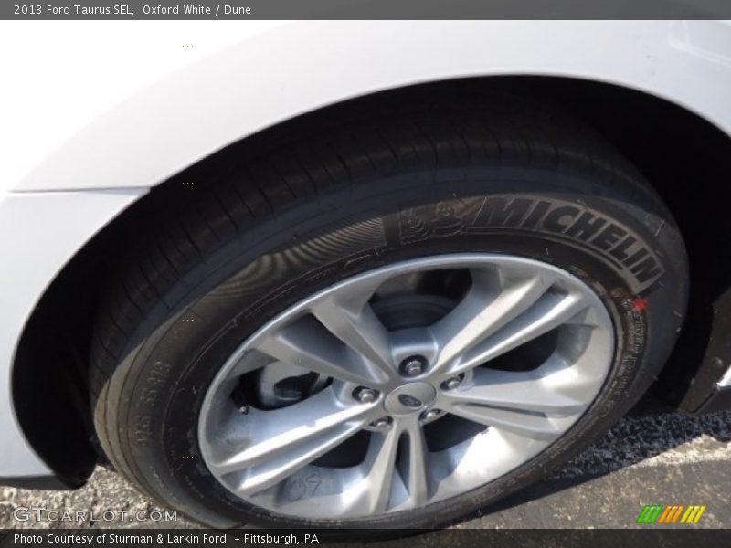 Oxford White / Dune 2013 Ford Taurus SEL