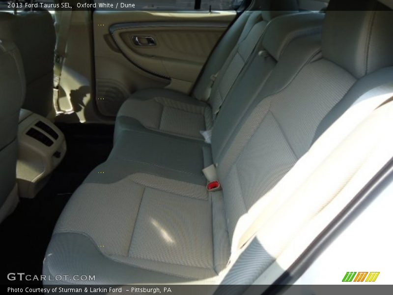 Oxford White / Dune 2013 Ford Taurus SEL