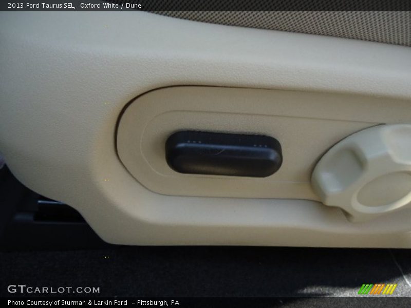 Oxford White / Dune 2013 Ford Taurus SEL