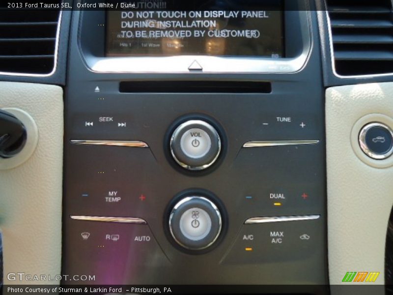 Oxford White / Dune 2013 Ford Taurus SEL
