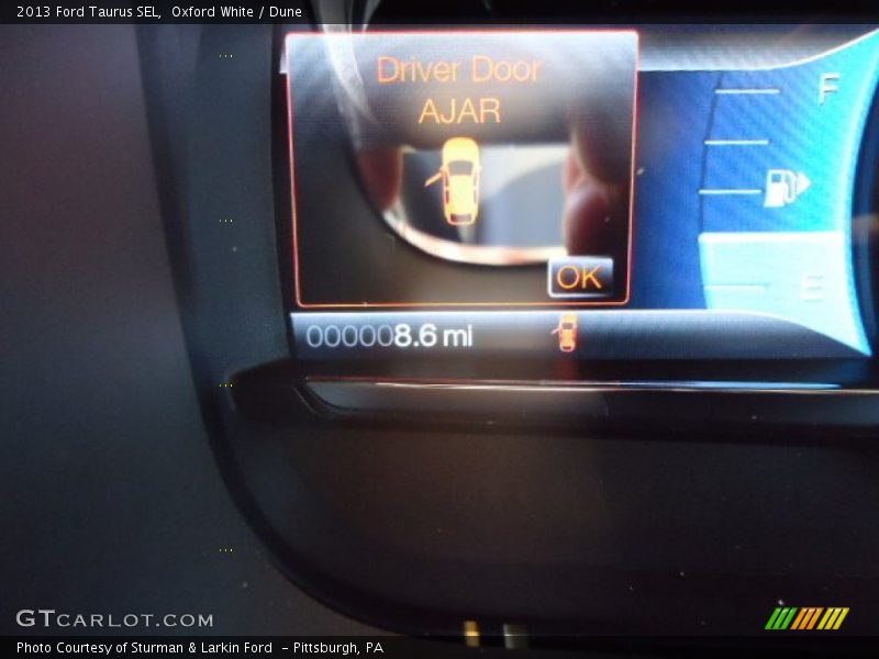 Oxford White / Dune 2013 Ford Taurus SEL