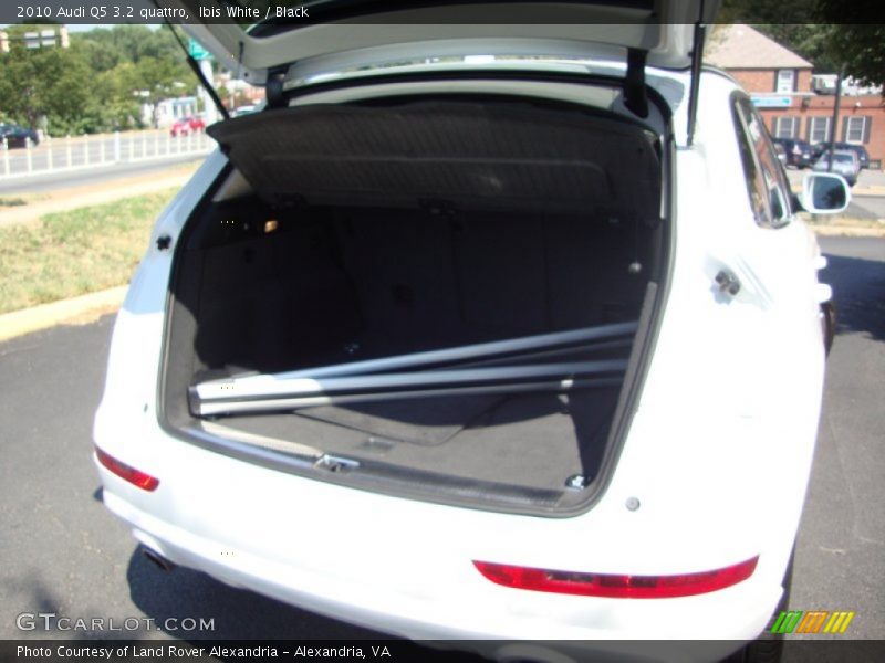 Ibis White / Black 2010 Audi Q5 3.2 quattro