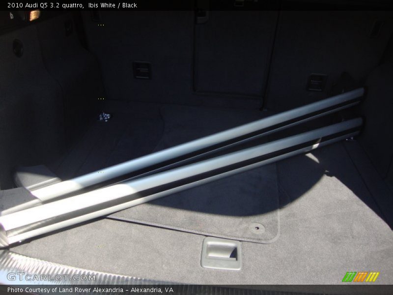 Ibis White / Black 2010 Audi Q5 3.2 quattro