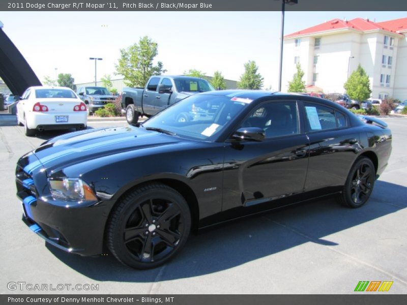 Front 3/4 View of 2011 Charger R/T Mopar '11