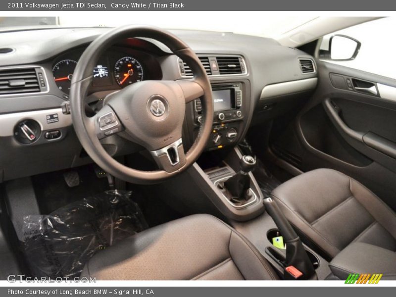 Candy White / Titan Black 2011 Volkswagen Jetta TDI Sedan