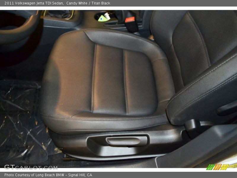 Candy White / Titan Black 2011 Volkswagen Jetta TDI Sedan