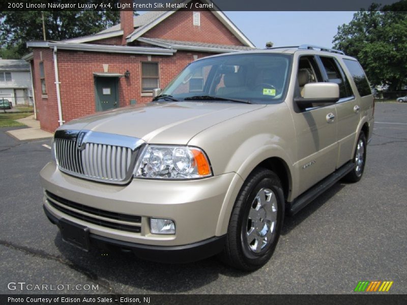 Light French Silk Metallic / Camel 2005 Lincoln Navigator Luxury 4x4