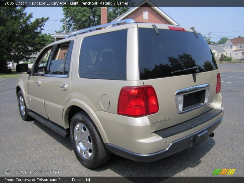 Light French Silk Metallic / Camel 2005 Lincoln Navigator Luxury 4x4
