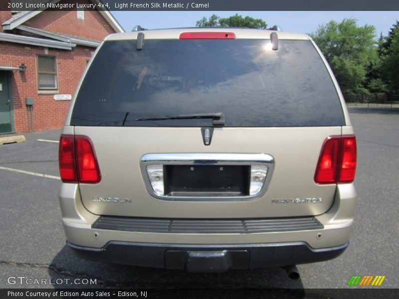 Light French Silk Metallic / Camel 2005 Lincoln Navigator Luxury 4x4