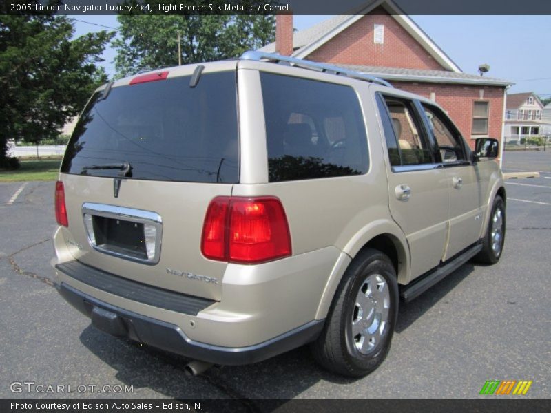 Light French Silk Metallic / Camel 2005 Lincoln Navigator Luxury 4x4