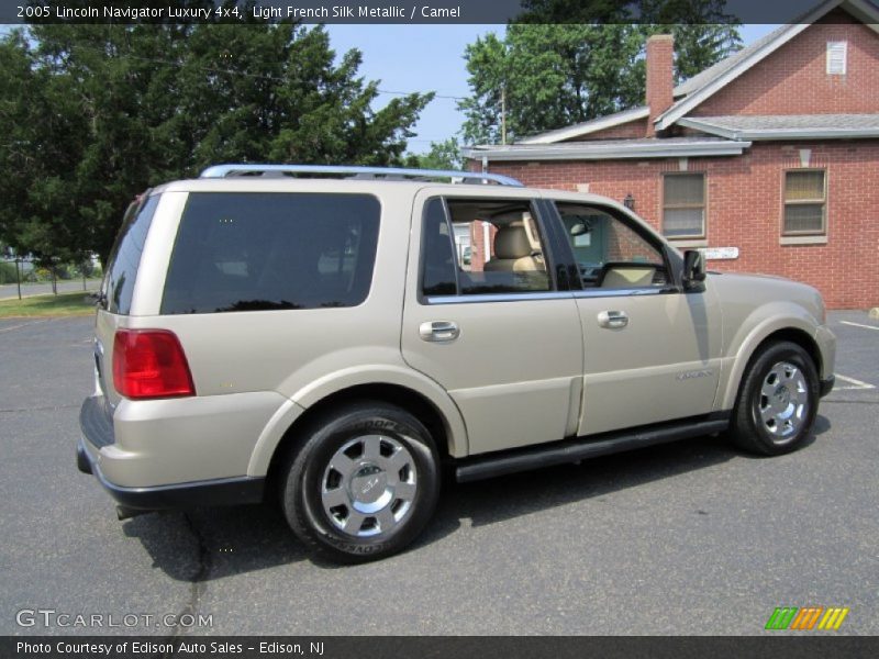 Light French Silk Metallic / Camel 2005 Lincoln Navigator Luxury 4x4