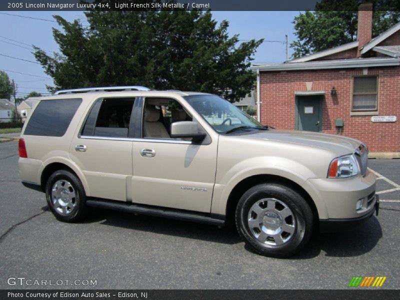 Light French Silk Metallic / Camel 2005 Lincoln Navigator Luxury 4x4