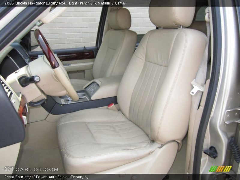 Light French Silk Metallic / Camel 2005 Lincoln Navigator Luxury 4x4