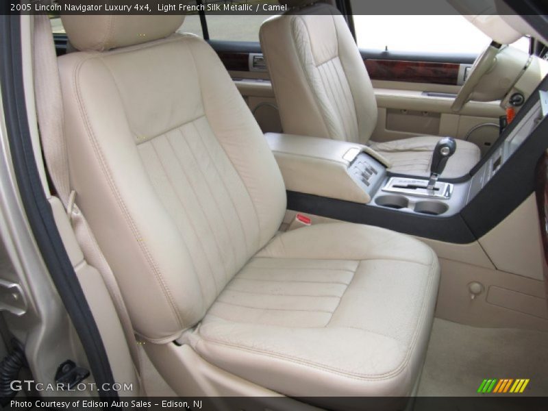 Light French Silk Metallic / Camel 2005 Lincoln Navigator Luxury 4x4