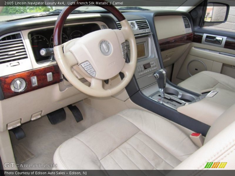 Light French Silk Metallic / Camel 2005 Lincoln Navigator Luxury 4x4