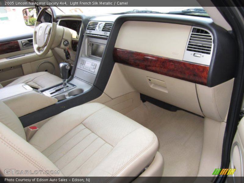 Light French Silk Metallic / Camel 2005 Lincoln Navigator Luxury 4x4