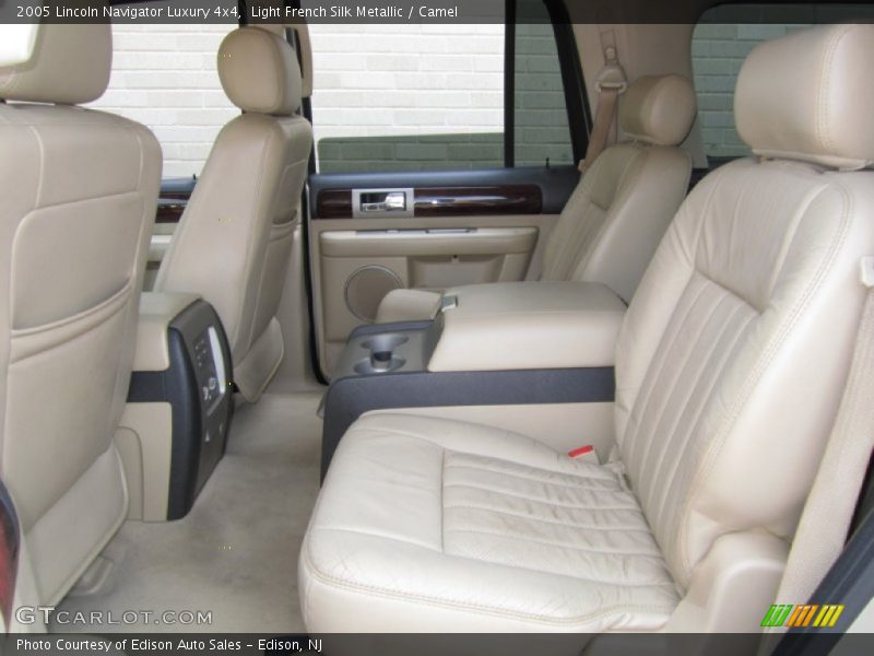 Light French Silk Metallic / Camel 2005 Lincoln Navigator Luxury 4x4