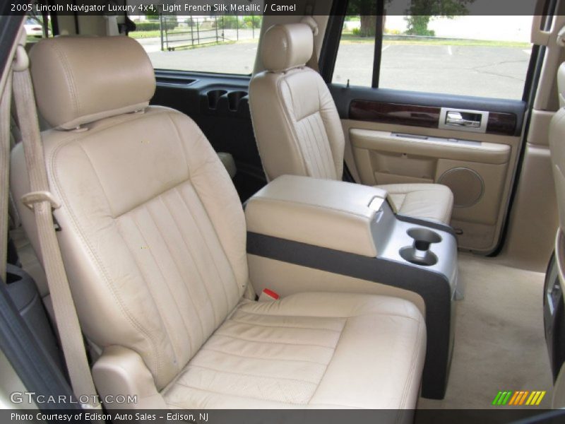 Light French Silk Metallic / Camel 2005 Lincoln Navigator Luxury 4x4