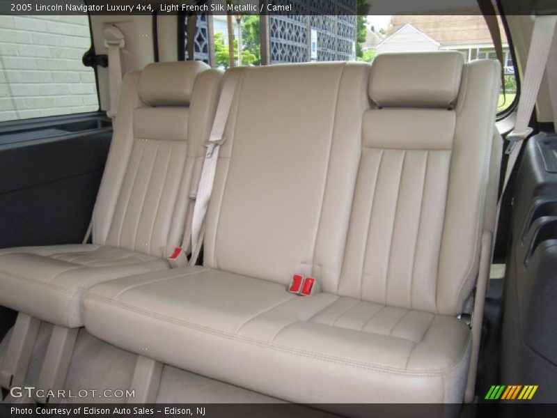 Light French Silk Metallic / Camel 2005 Lincoln Navigator Luxury 4x4